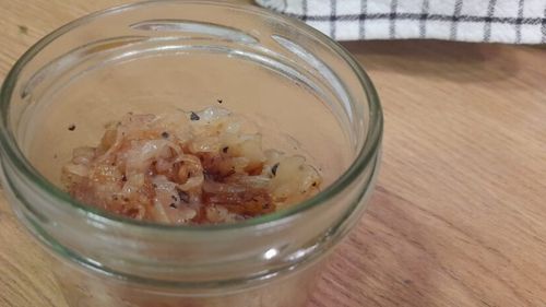 Rețetele Juanitei. Ceapă caramelizată, o garnitură simplă și de efect, cu gust dulce și aromat