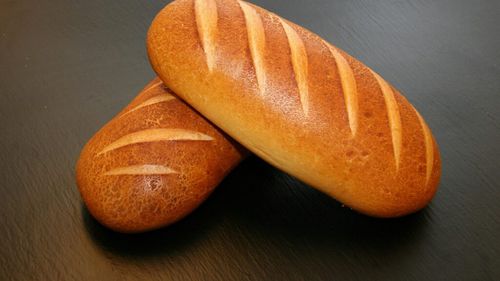 Ții pâinea în frigider? Greșit! De ce trebuie să încetezi să faci acest lucru