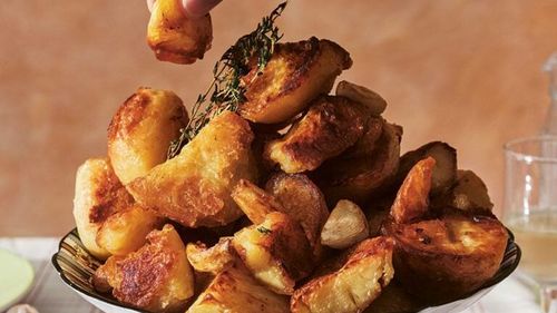 VIDEO. Secretul celor mai buni cartofi la cuptor, potrivit lui Heston Blumenthal, un chef britanic posesor a trei stele Michelin