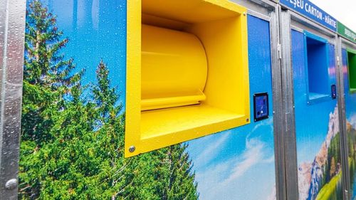 Municipiul Galaţi va avea un sistem modern pentru colectarea deşeurilor, care prevede montarea de insule ecologice / Deschiderea se va realiza pe baza cartelei de acces sau cu telefoane care sunt echipate cu sistemul NFC