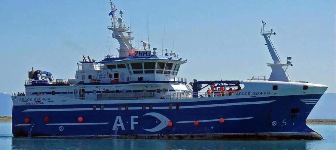 Pescador românesc, sancționat după ce a pescuit ilegal rapane prin traulare