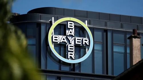 Bayer pierde 7%, după ce tribunalul din Washington va examina un caz referitor la toxicitatea produselor Monsanto / Monsanto se concentrează pe afacerile cu seminţe hibride pentru porumb, rapiţă ori soia și produce glifosat, cel mai controversat erbicid total