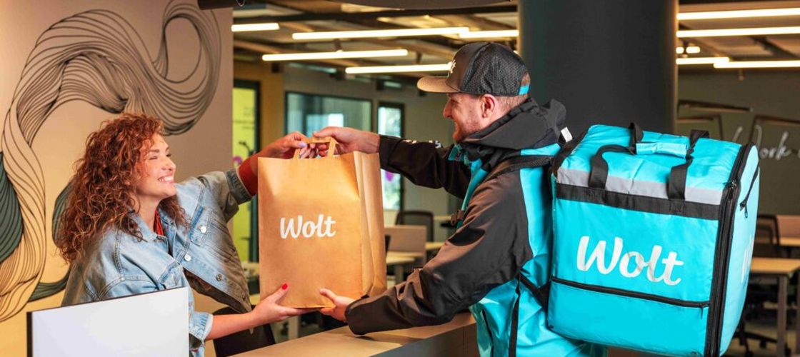 Wolt: 1,5 milioane de burgeri livrați în primul an din România. Cea mai scumpă comandă a depășit 7.500 de lei