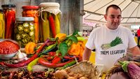 Cum se conservă ardeii iuți? Lucian Dragomir, legumicultor: „Capsaicina are beneficii antiinflamatoare, protejează mucoasa gastrică și stimulează digestia”