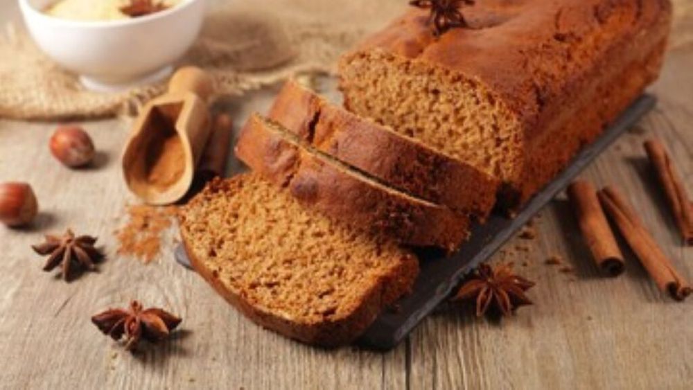 Pain d'épices, desertul nu foarte dulce dar extrem de aromat care nu lipsește pe masa de Crăciun a francezilor. Ba chiar îl mănâncă la micul dejun cu brânzeturi, unt sau fois gras