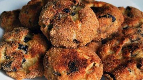 Chiftele de vinete, aromate, delicioase, economice și ușor de făcut. Compoziția poate fi completată cu ton sau cu brânzeturi, după preferințe