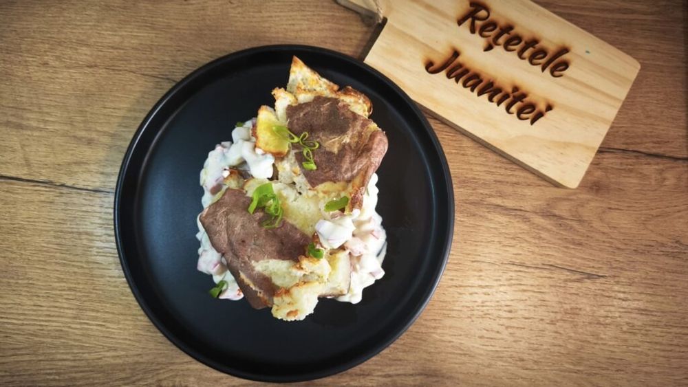 VIDEO | Rețetele Juanitei | Salata de cartofi crocanți cu sos de iaurt și muștar/ Preparatul viral pe rețelele sociale pe care nu ai cum să-l ratezi