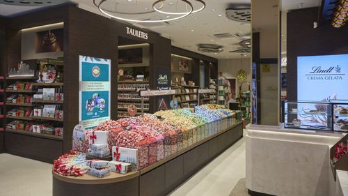 Grupul Lindt reduce din nou estimările de vânzări pentru 2026. Prețul ridicat la cacao și valurile de căldură afectează cererea