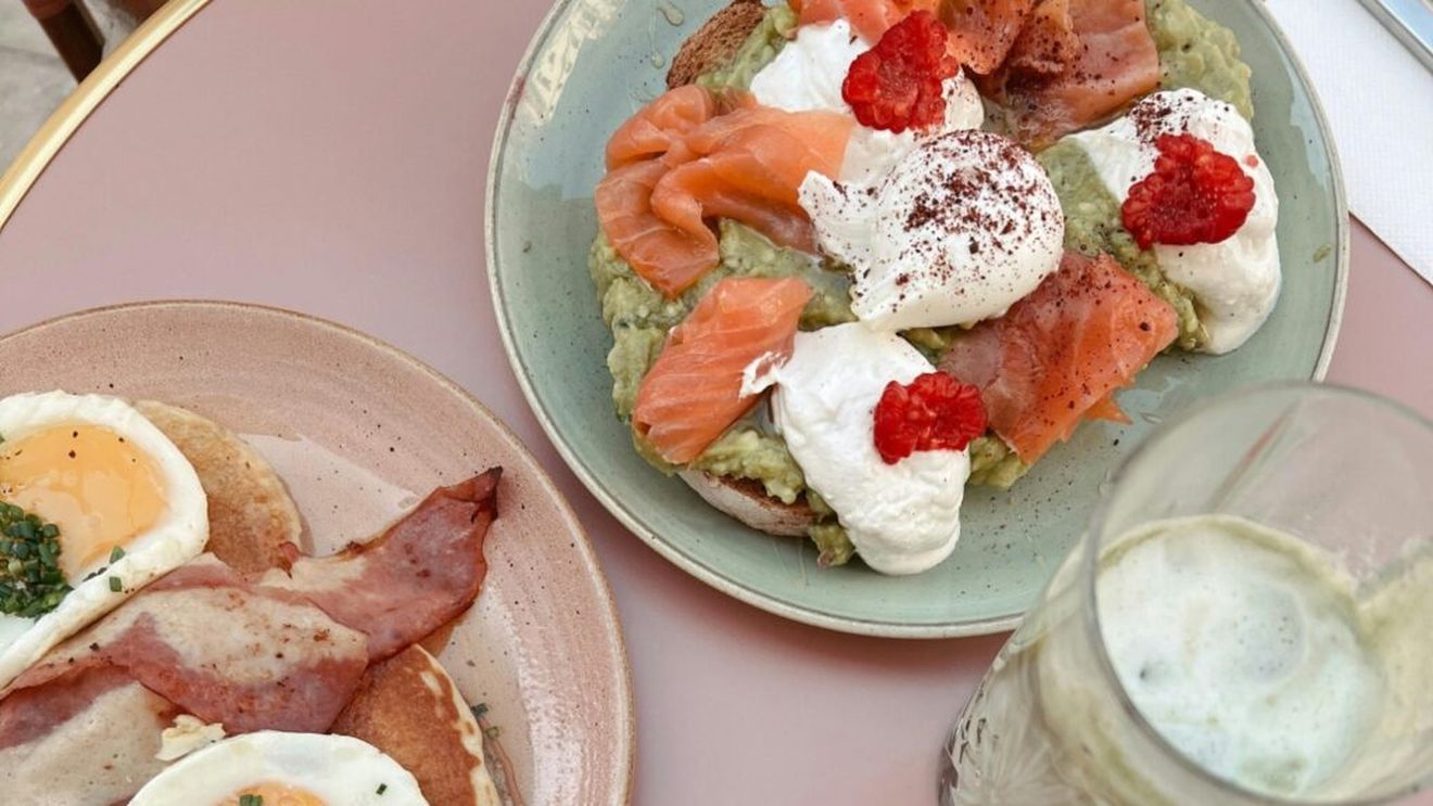 Tu știi câte grame de proteine conțin alimentele pe care le mănânci?/Iată câte grame de proteine primești, de fapt, dintr-o porție de piept de pui, ouă și multe alte alimente