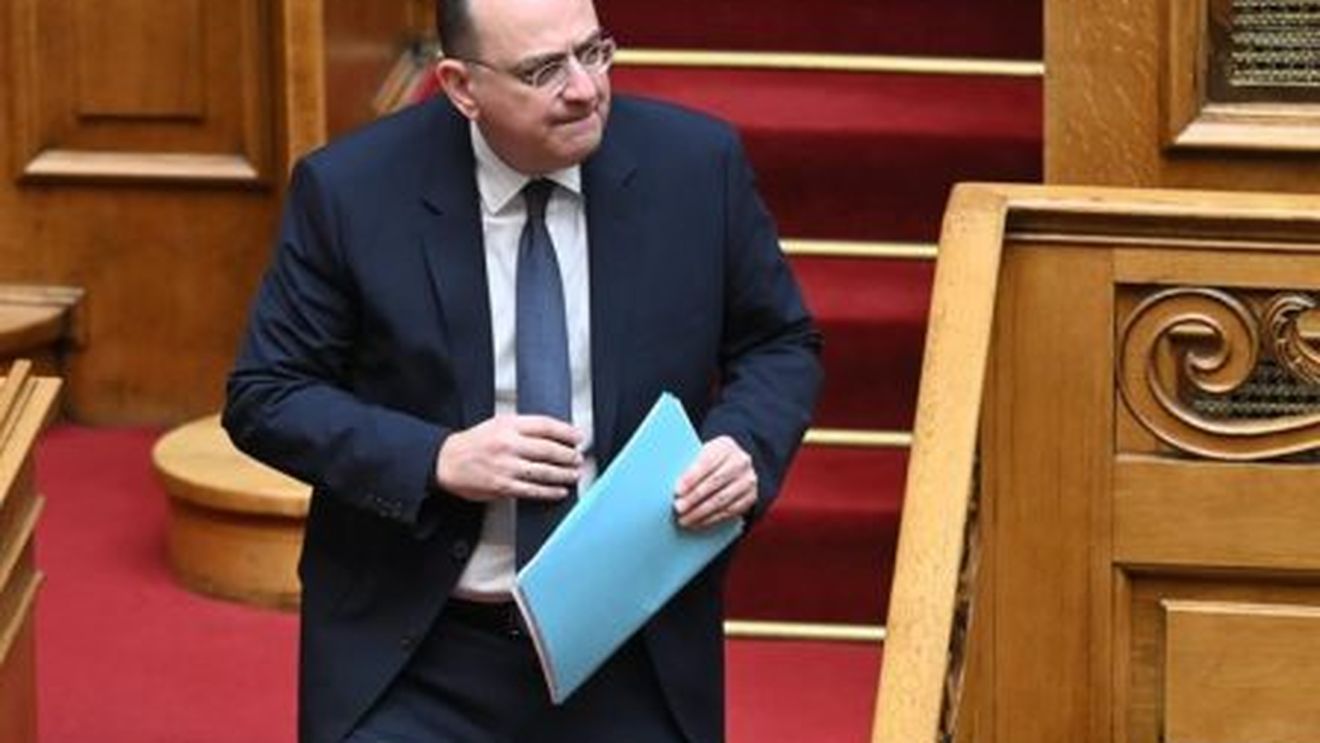 Scandal în Grecia: ministrul adjunct al Agriculturii demisionează după acuzații privind lipsa studiilor necesare/ Mandatul său a durat 3 săptămâni!