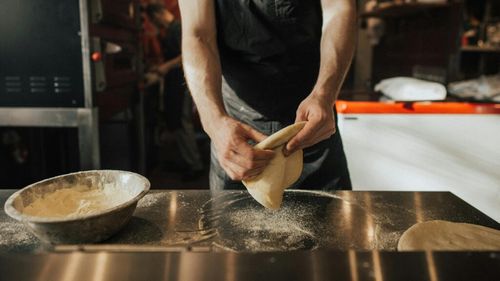 ABC în bucătărie | Cum ajuți aluatul să crească atunci când este mai răcoare în bucătărie/ Trucuri simple, dar eficiente, cu care nu vei da greș niciodată