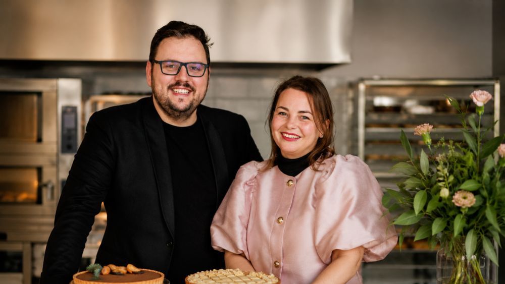 FOTO-VIDEO | Artizanii gustului (Ep. 3): Alexandra și Șerban Vornicu, absolvenți de Comunicare, au deschis un atelier de tarte în Iași, după ce au obținut un grant de 40.000 de euro: „A fost o nebunie. Proiectul l-am scris în ultima noapte” / „Cererea pentru tarts bar-uri este în creștere”