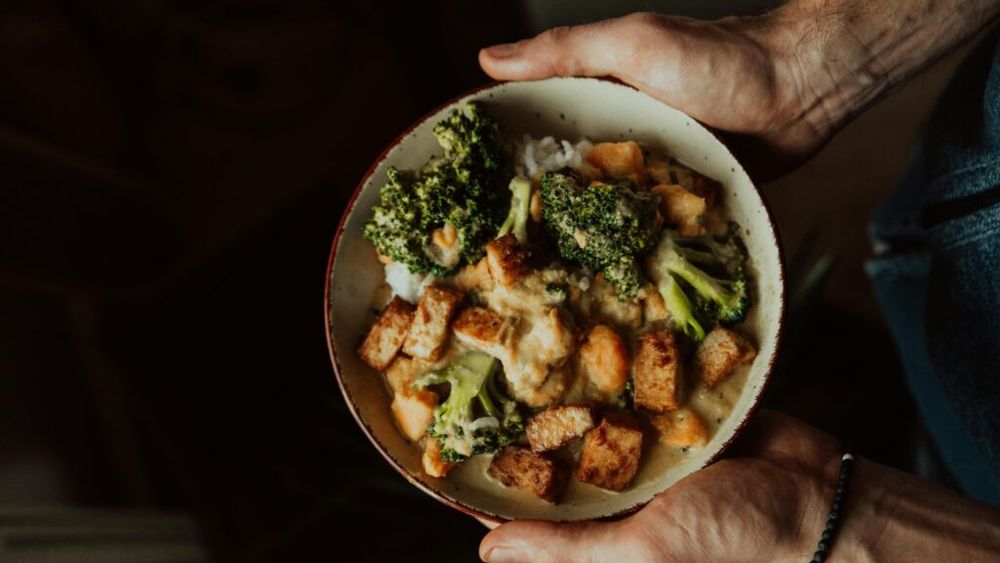 Dietele vegetariene chiar reduc colesterolul/Cercetătorii au stabilit că modele alimentare vegetariene, pe perioade mai lungi, pot reduce riscul de boli coronariene, accidente vasculare cerebrale și boli vasculare