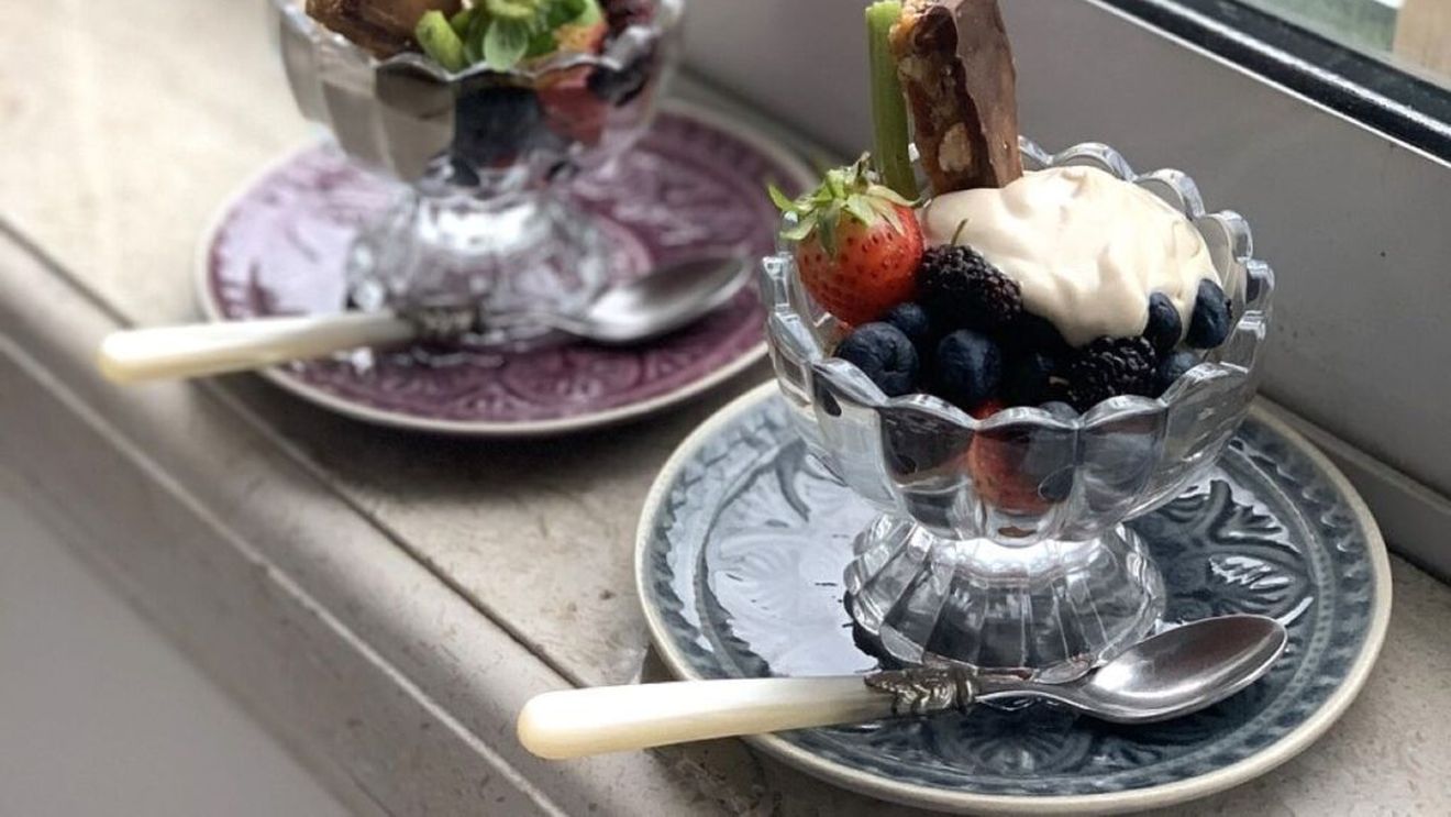 Ce este un parfait și cum se prepară? A fost creat în Franța dar reelaborat de americani într-o versiune mai simplă, fără ouă și fără congelare