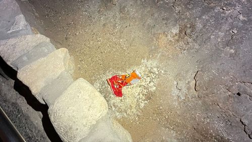 Impactul „uriaș” pe care l-a avut o pungă de Cheetos aruncată pe jos asupra mediului delicat al unei peșteri
