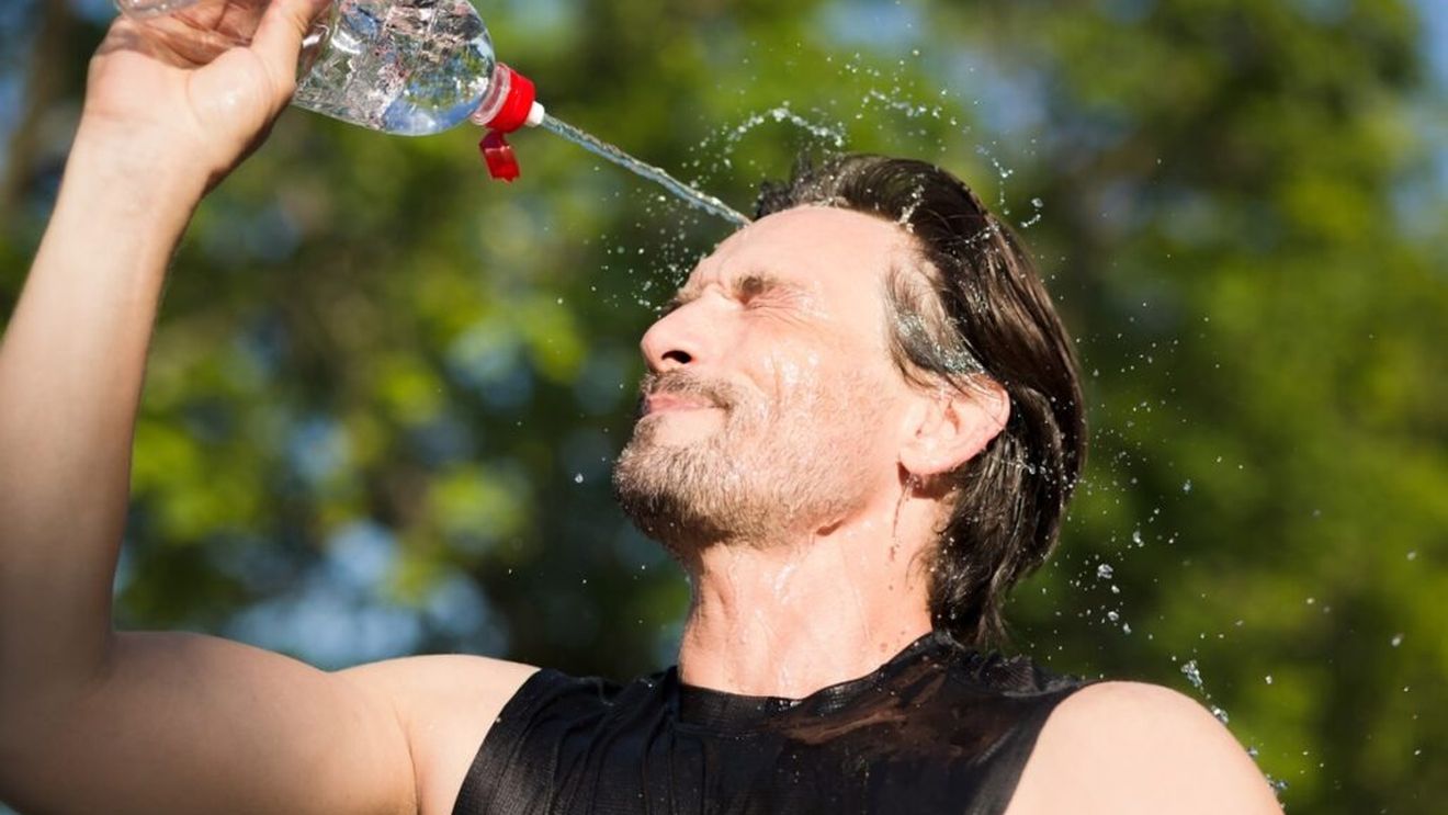 Căldura extremă afectează organismul uman în moduri neașteptate. Bebelușii și vârstnicii sunt cei mai expuși / Alimente recomandate pentru o hidratare eficientă