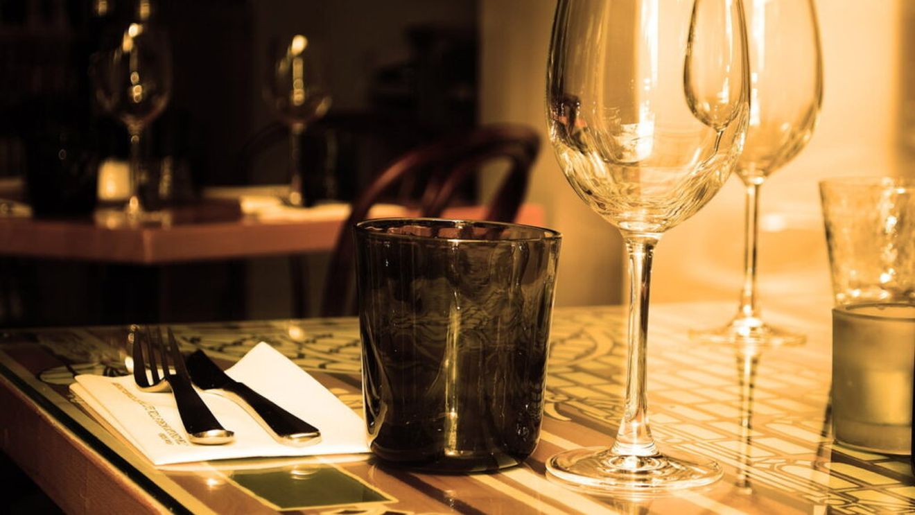 O altfel de horă pe podul de pe Milcov: Duelul bețivilor – moldoveni versus munteni / O poveste de pe la 1700