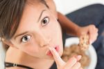 „Cele mai rele” alimente pentru creier, potrivit unui neurolog. Le consumăm frecvent crezând că sunt sănătoase: „Un biscuit din când în când nu este o problemă”