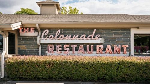 Restaurantul în care se servește pui de aproape 100 de ani / Clienții cei mai fideli l-au cumpărat, pentru a-i păstra tradiția