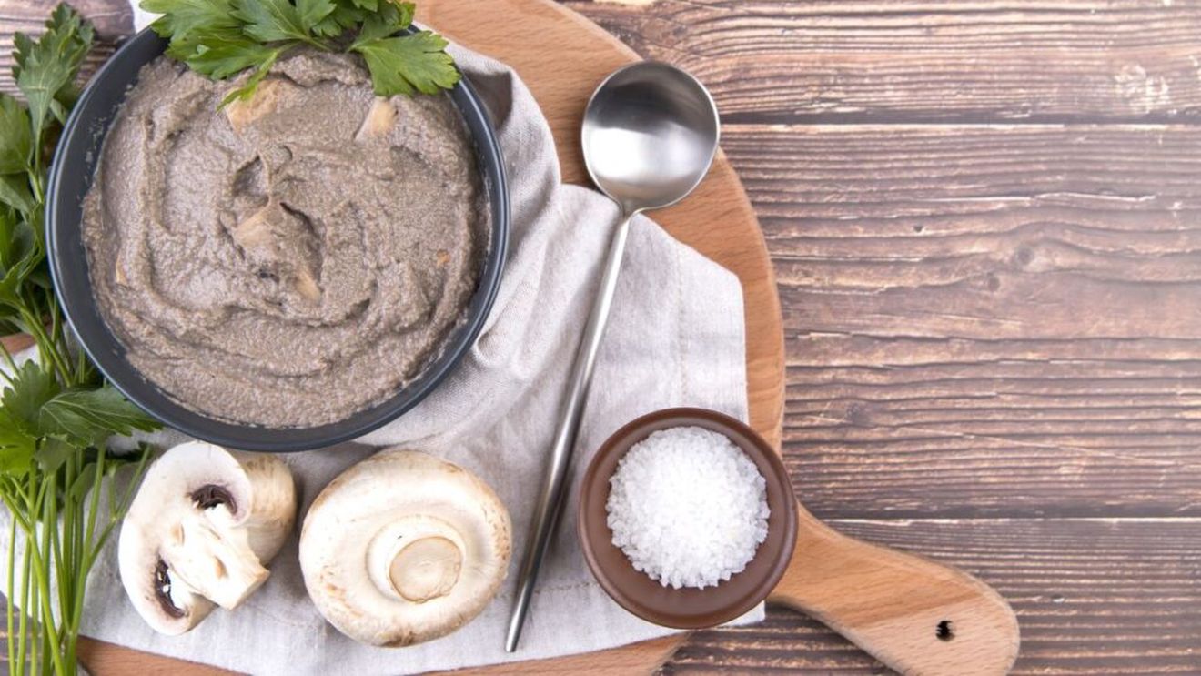 Paté de ciuperci în mai multe combinații aromatice, exclusiv vegetale sau cu brânzeturi. Ideal la micul dejun dar și în sandvișuri sau wrap de luat la pachet