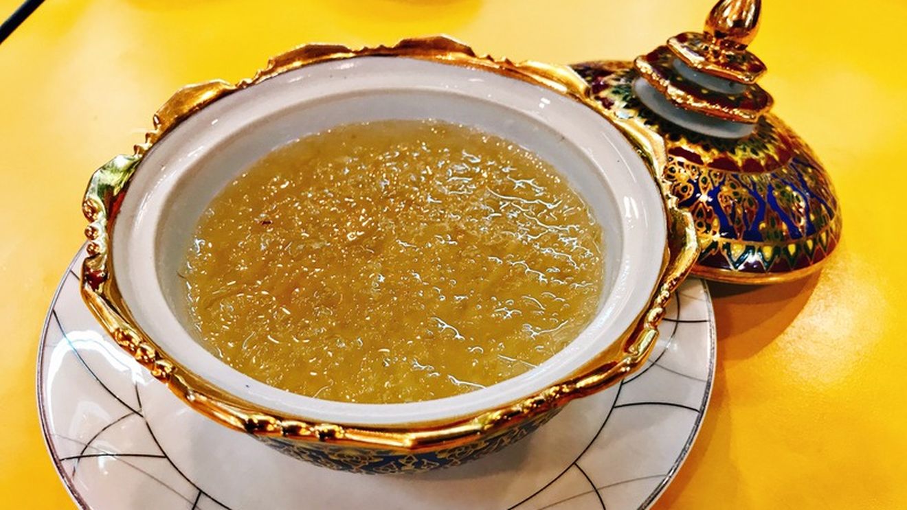 Ce este și cum se prepară supa din cuib de pasăre, unul dintre cele mai scumpe preparate din bucătăria asiatică