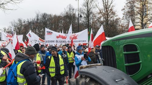 Guvernul polonez va acorda subvenţii de peste 500 de milioane de dolari fermierilor afectaţi de preţurile scăzute la cereale / Agricultorii cred că situația e cauzată de importurile mari din Ucraina și normele de mediu ale UE