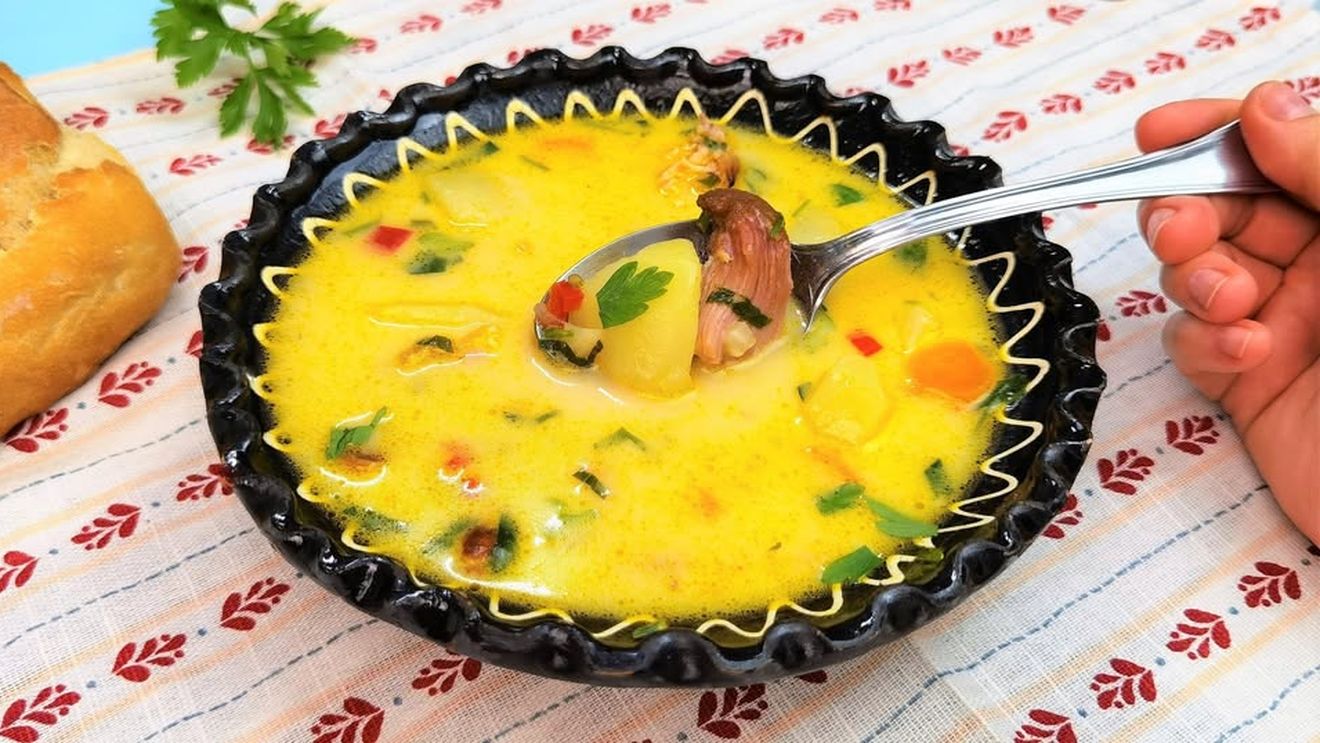 Ciorbă de cartofi ca în Ardeal, cu afumătură și smântână/Rețeta pe care o găteau bunicile noastre