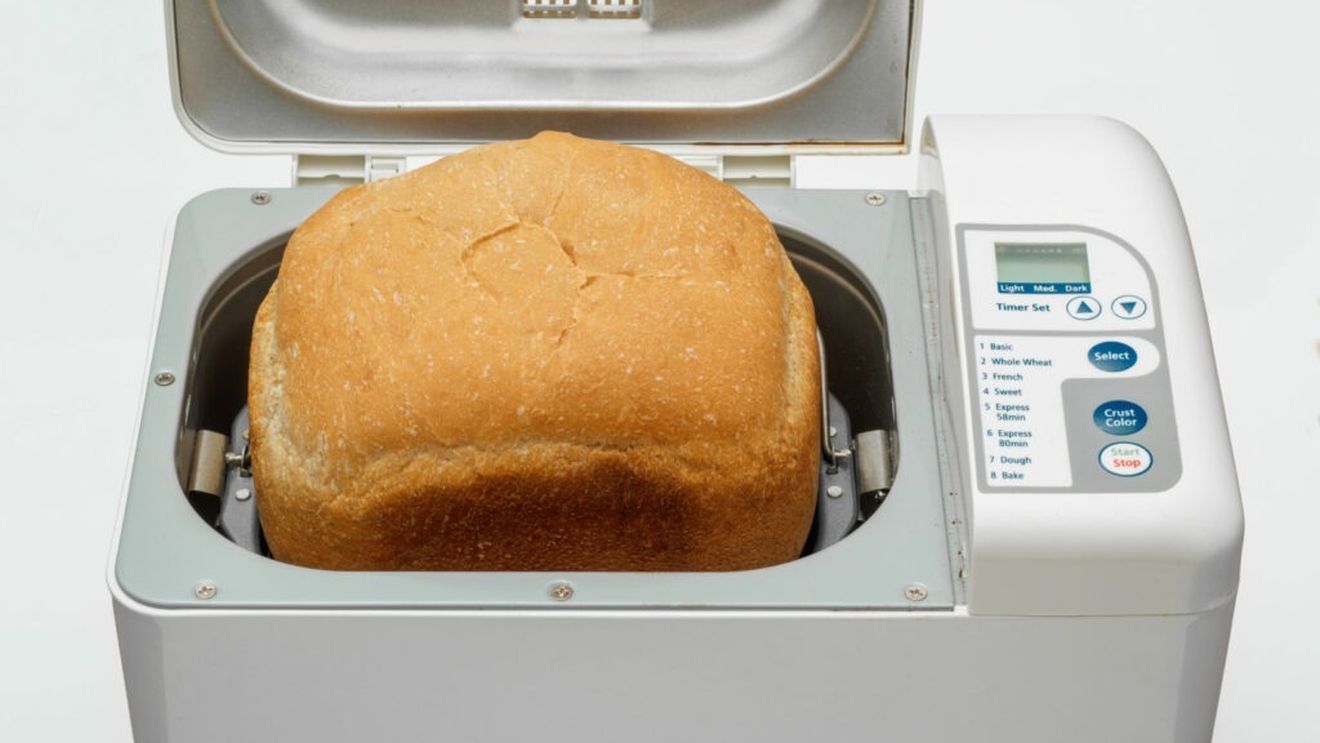 Cinci motive pentru care ar trebui să ai un aparat de pâine în casă / Experții dezvăluie câteva secrete pentru o pâine reușită