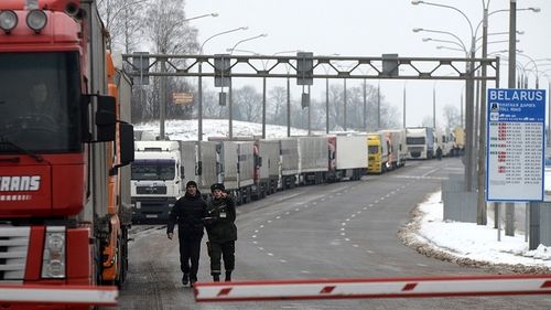 Focarele de febră aftoasă din Ungaria şi Slovacia determină Austria să închidă de sâmbătă unele treceri de frontieră