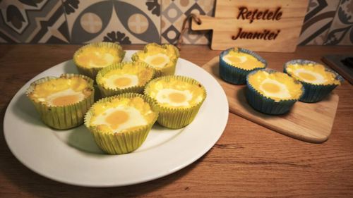 Rețetele Juanitei | Cuiburi sau minitarte sărate de mămăligă cu brânză și ouă de prepeliță/ O soluție pentru a refolosi inteligent resturile de mămăliga