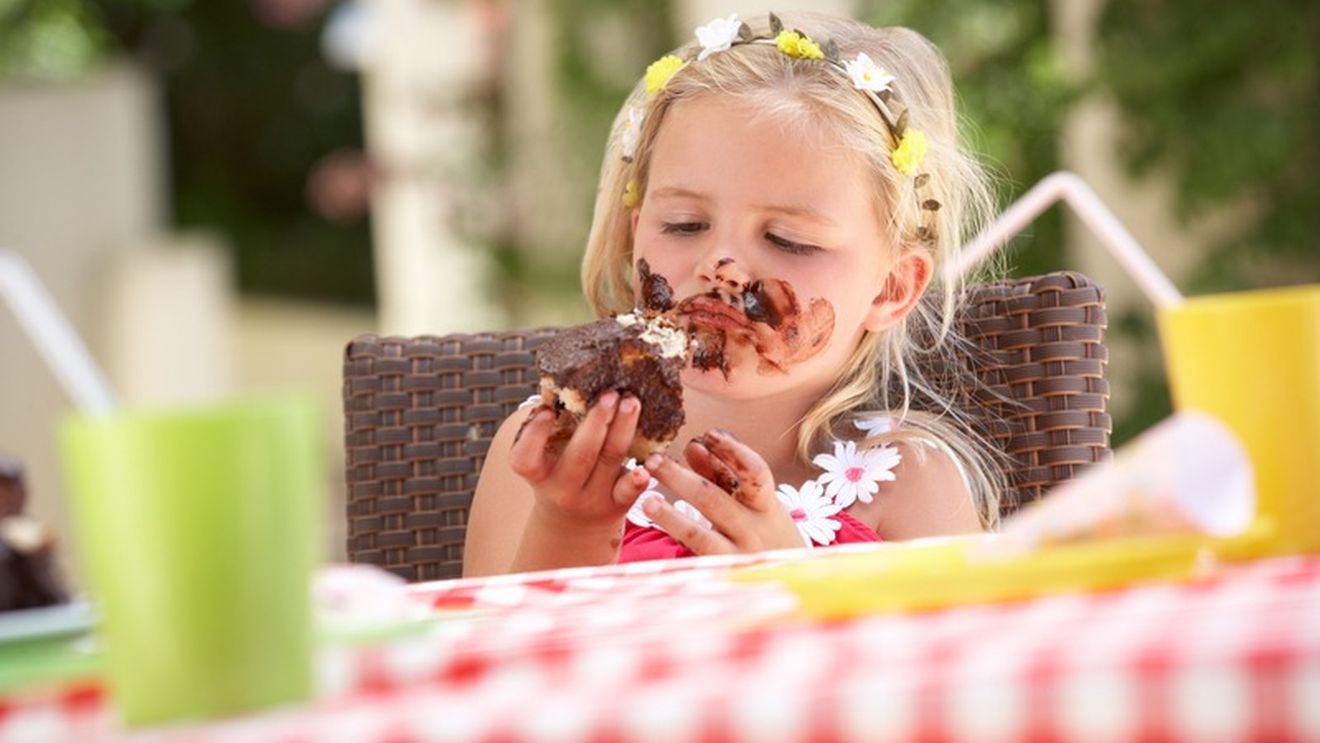 Studiu: 8 din 10 părinți se confruntă zilnic sau de câteva ori pe săptămână cu cereri ale copiilor pentru dulciuri și gustări