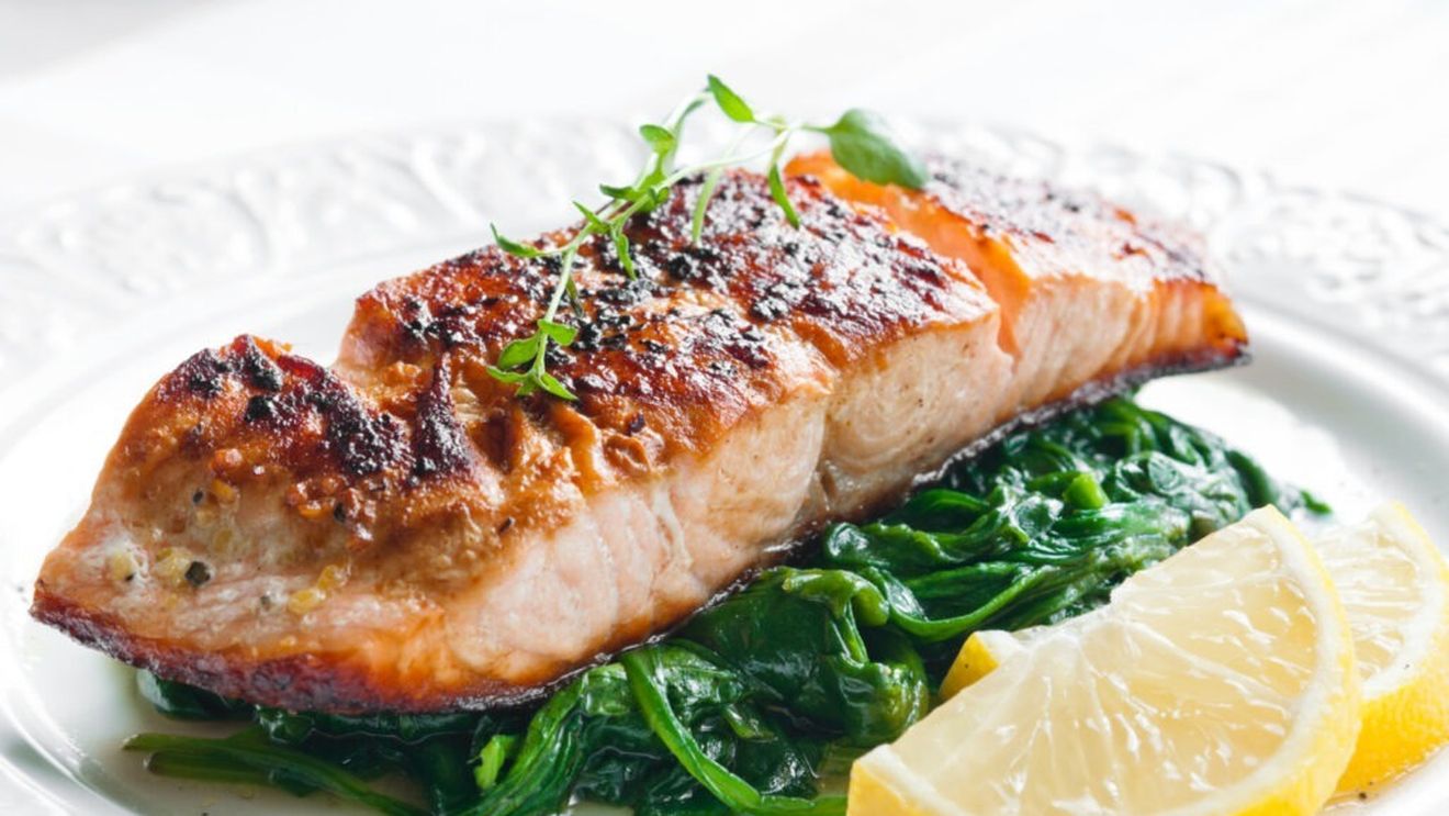 Șase alimente surprinzătoare care conțin mai multă vitamina D decât un ou / Somonul și alte tipuri de pește sunt pe listă