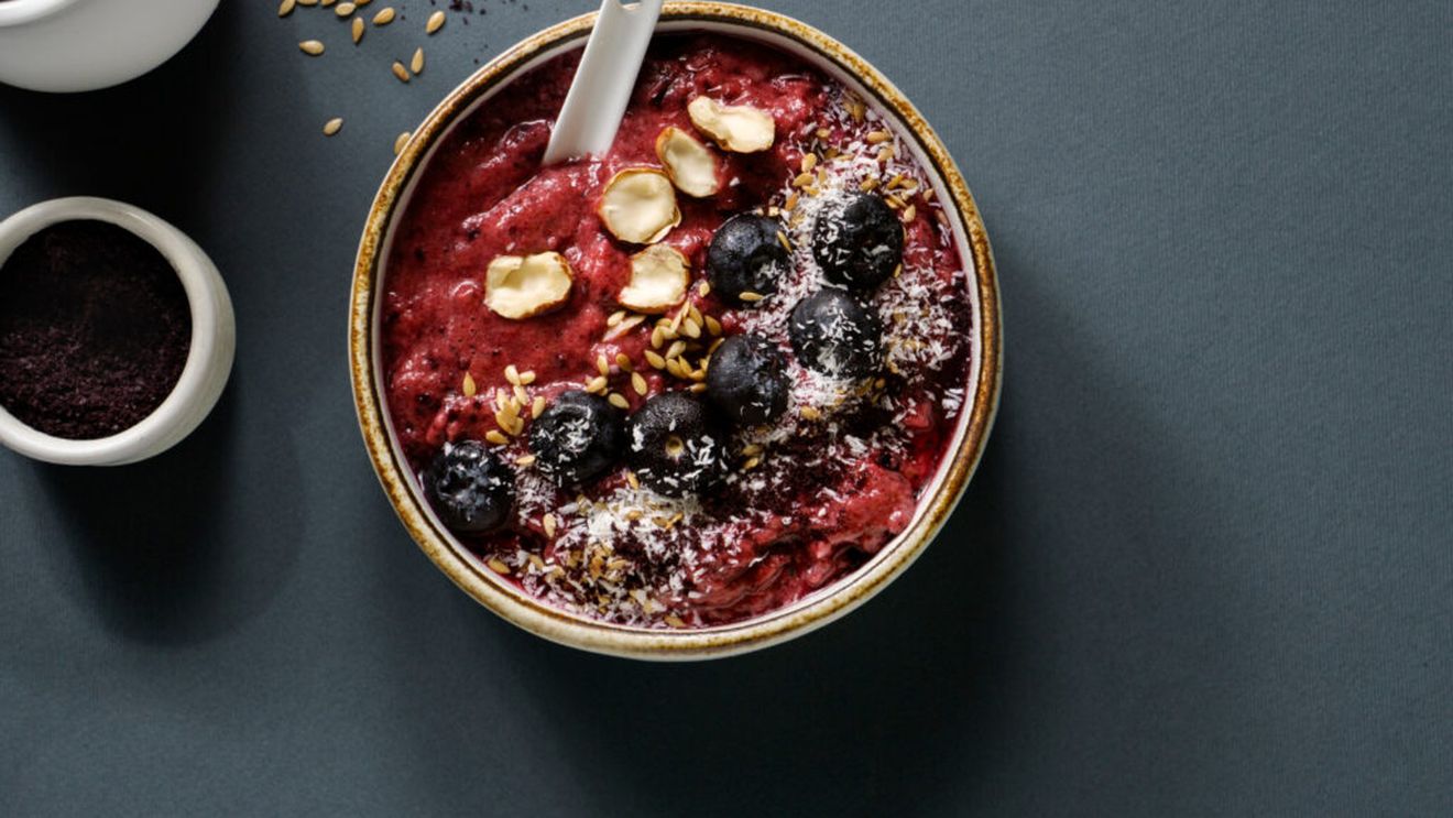 Açaí bowl, trend sau superaliment adevărat / Ce spun experții despre beneficiile sale pentru sănătate / Rețetă de açaí bowl pentru un mic dejun cremos, plin de antioxidanți