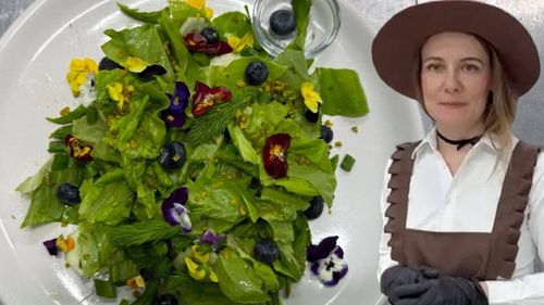 VIDEO | Salata cu gust de munte / Cum au ajuns mugurii de brad, afinele și fisticul în farfuria turiștilor din Cavnic.  Oana Poenar, marketing manager: „Uneori, inspirația vine chiar de la turiști”