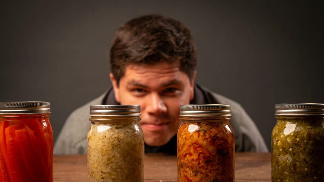 9 alimente fermentate care pot susține sănătatea intestinului și digestia / Ce spun studiile despre kefir, kimchi, iaurt sau kombucha