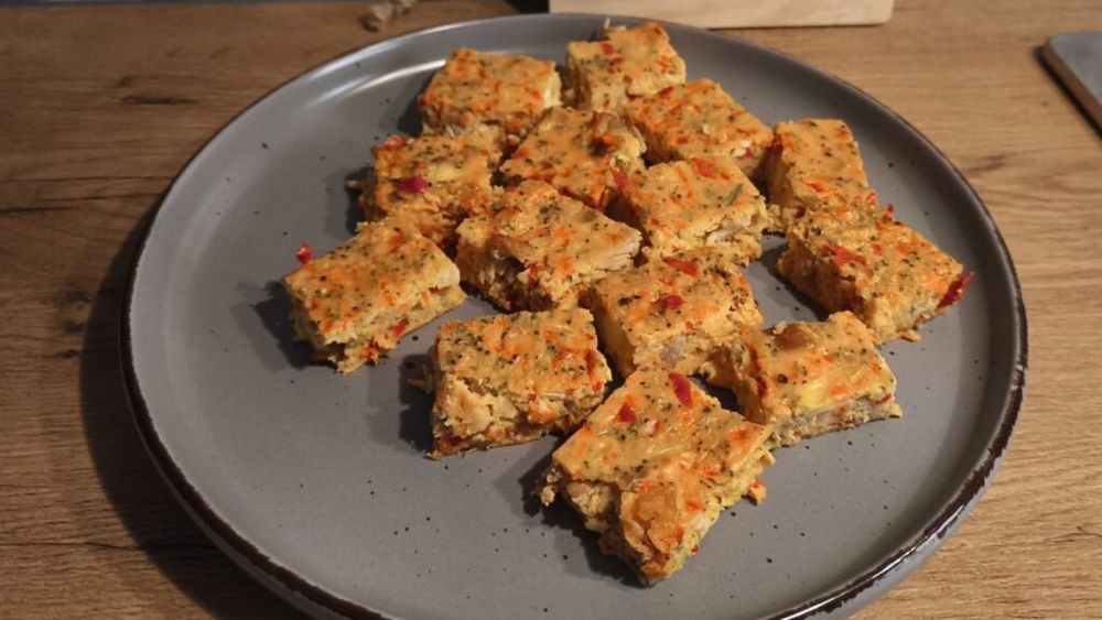 Rețetele Juanitei | Chec aperitiv cu broccoli, piept de pui și cașcaval/ Un preparat versatil, se poate servi la cină, mic dejun sau aperitiv la o masă festivă