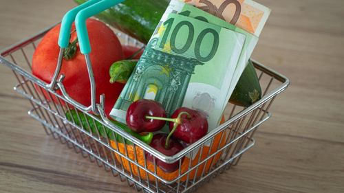 Gospodăriile din zona euro cheltuiesc cu aproximativ o treime mai mult pentru alimente decât înainte de pandemia Covid-19/ Banca Centrală Europeană: Prețurile alimentelor au crescut mai mult decât pentru alte produse