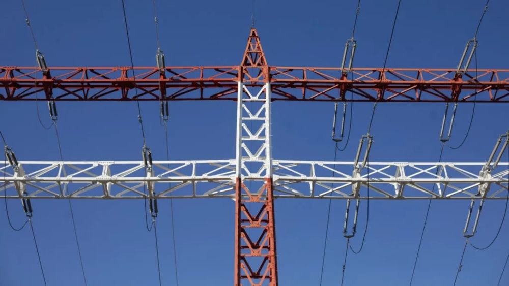 Ministrul Finanţelor anunță că „taxa pe stâlp” va fi de 1% pe valoarea netă a construcţiilor speciale din sectorul privat și de 0,5% pentru cele aflate în proprietatea statului