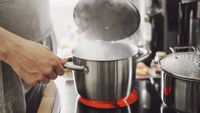 ABC în bucătărie | Cum și cât răcim mâncarea gătită înainte de a o baga în frigider. Recomandarea unui specialist în chimie alimentară