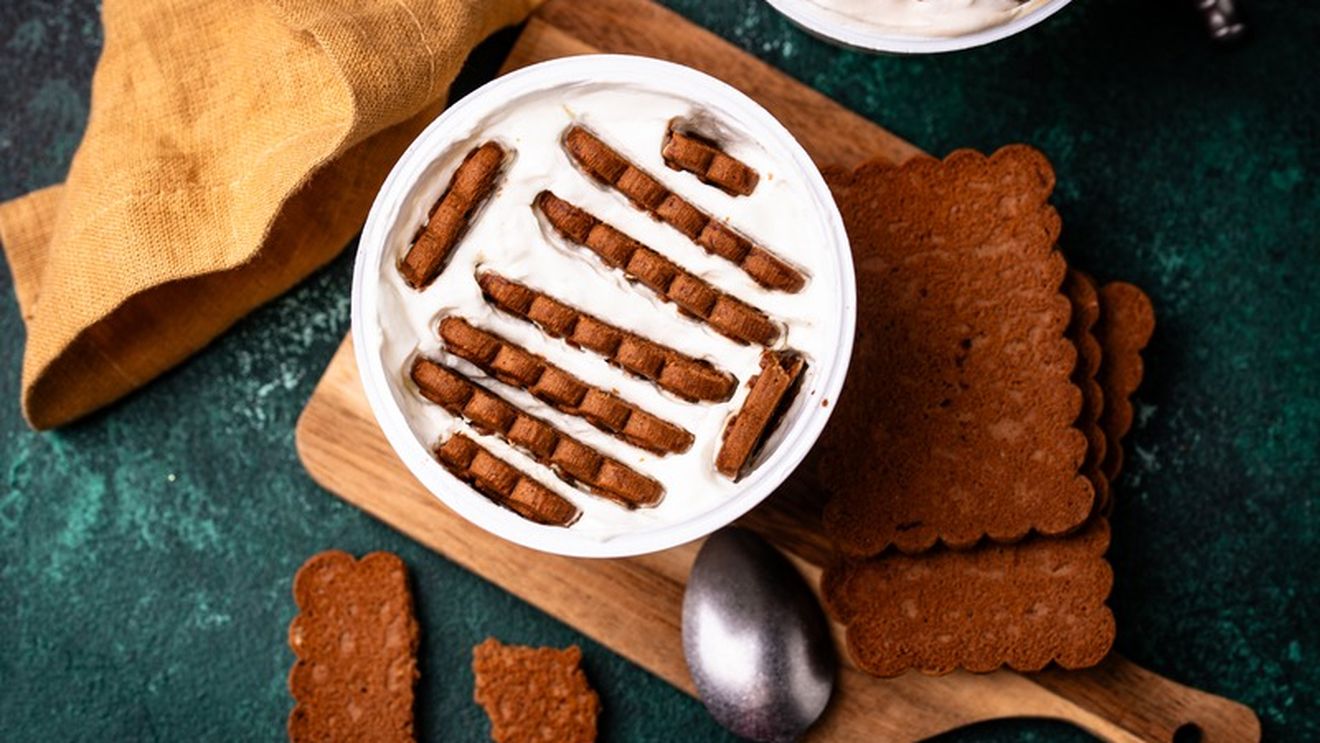 VIDEO | Noua nebunie de pe rețele: cheesecake japonez din iaurt și biscuiți, fără coacere - desertul care a devenit viral / Cea mai simplă rețetă pentru care nu ai nevoie nici de mixer, nici de cuptor