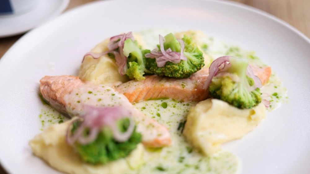 Top-ul celor mai eficiente alimente, în prevenția cancerului mamar/ Dacă mănânci broccoli, fasole neagră sau pește gras, îți poți ajuta sânii să se mențină sănătoși