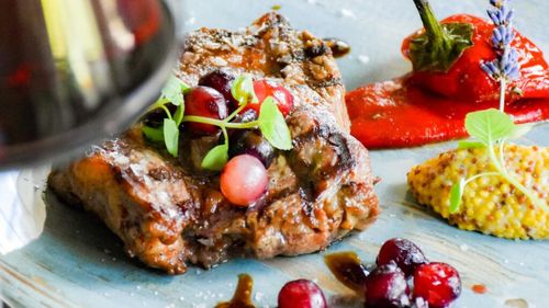 Craiova se transformă în „Capitala gastronomiei est-europene”: Preparate precum supa azeră de miel „Piti”, șnițelul croat „Zagreb” sau „Pljeskavica” sârbească, pregătite în 11 restaurante / Celebrul praz va fi reinterpretat de elevii și profesorii de la Liceul de Industrie Alimentară