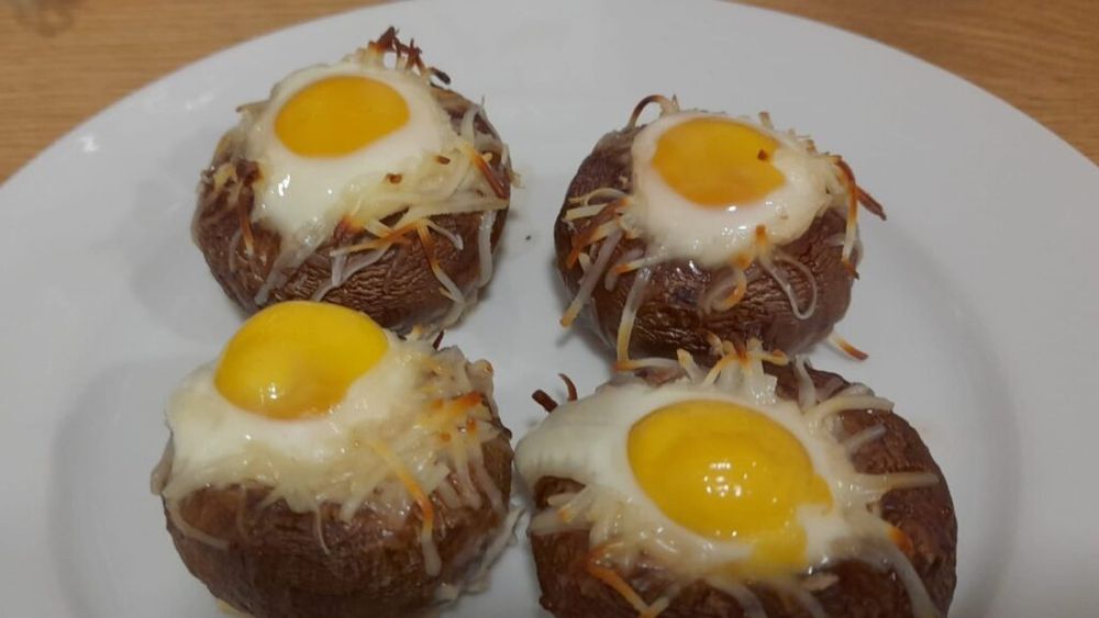 Rețetele Junitei: Rețetă flexitariană cu multe proteine/ Ciuperci la cuptor, cu brânză și ouă de prepeliță