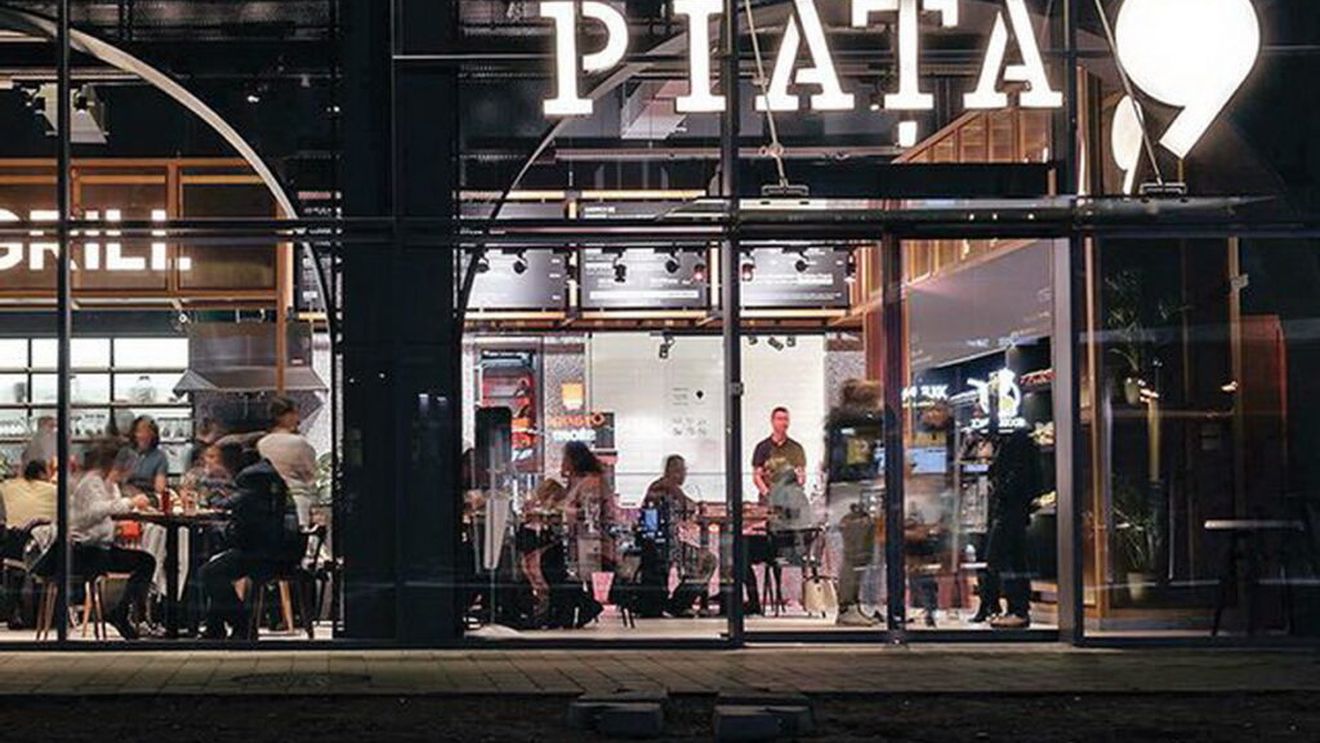 Piața9 a deschis un local în București, pe Calea Victoriei / Coadă la cafeneaua - brutărie cu produse artizanale și cafea de specialitate