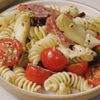 Rețeta de salată de paste pe care o vei face toată vara / Este sățioasă, fresh și foarte ușor de pregătit