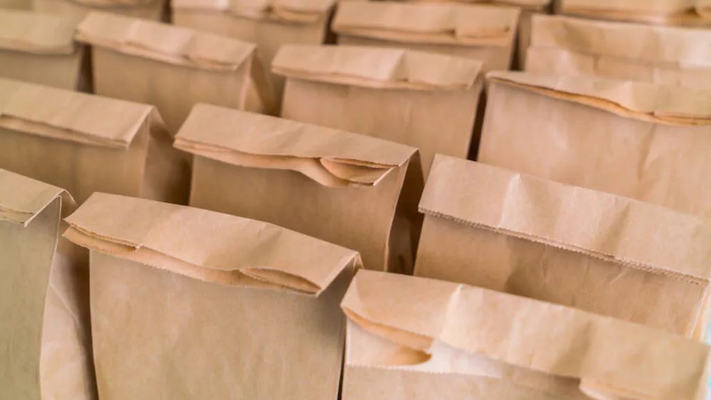 Prima fabrică de hârtie cerată din estul Europei, deschisă la Iași / Hârtia cerată este folosită pentru ambalarea alimentelor precum burgeri, șaorma, mezeluri, prăjituri / „Este fabricată exclusiv din materii prime de origine vegetală”