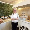 INTERVIU | A renunțat la jurnalism pentru cofetărie, iar după ani de muncă și-a închis laboratorul / Cristina Mehedințeanu, pastry trainer: „Stăteai în picioare, la 50 de grade, fără să mănânci, fără pauză” / „Este strigător la cer ce se întâmplă acum în HoReCa”