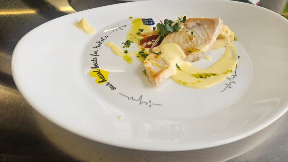 VIDEO | Pește spadă cu piure de păstârnac și sos de lămâie / Rețetă simplă, cu tehnică de restaurant