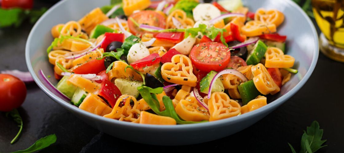 Salată de paste sau salată de cartofi? Care este alegerea mai bună pentru glicemie și cum le poți consuma fără să-ți crească glicemia brusc