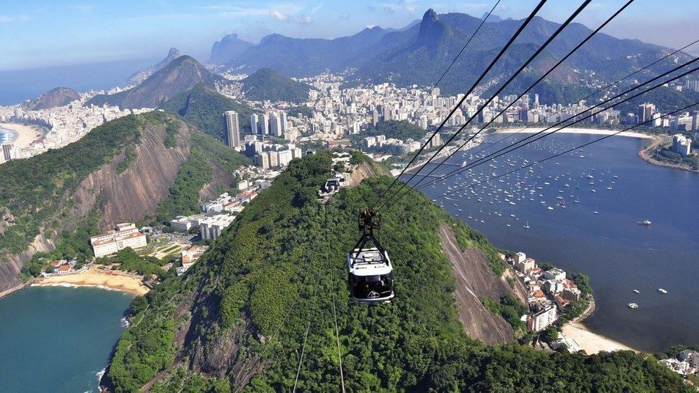 ANALIZĂ Tratatul UE - Mercosur: Comisia Europeană grăbește semnarea documentului comercial, pentru a contracara influența Chinei în țările sud-americane / Fermierii francezi protestează în stradă / Hormonul estradiol 17β agită spiritele